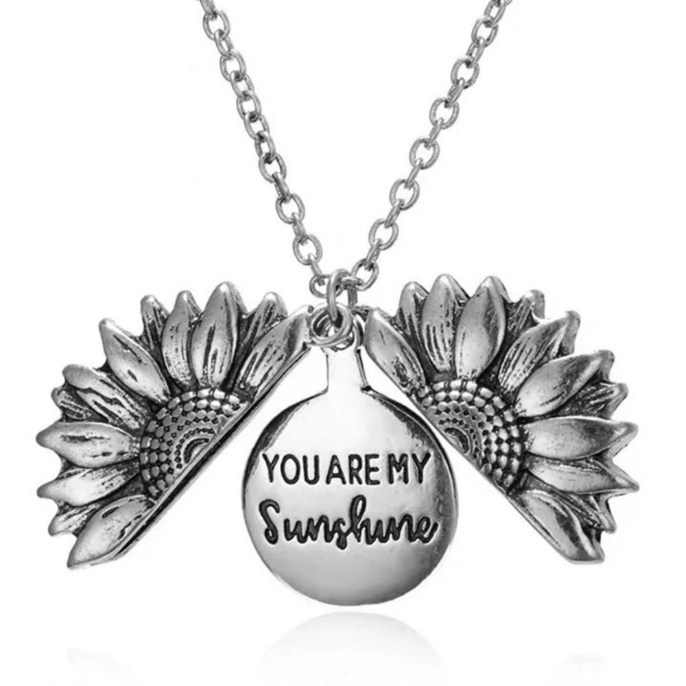 🌞 Silver sunshine necklace 🌞